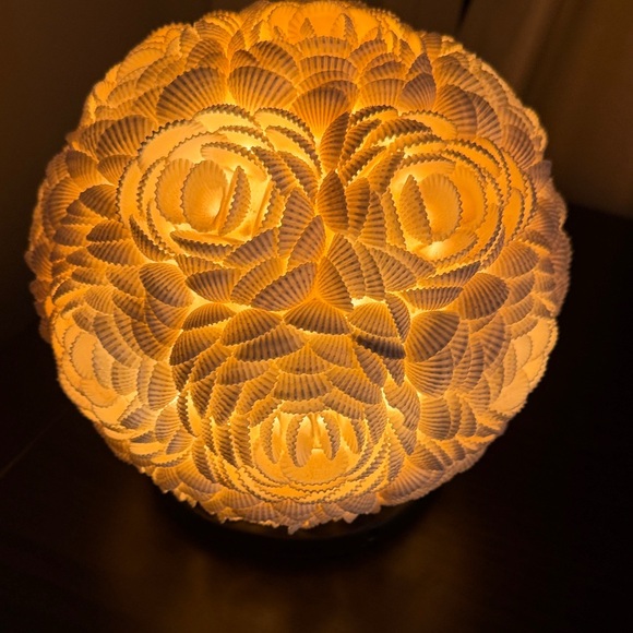 Elegant Floral Table Lamp - Picture 3 of 7